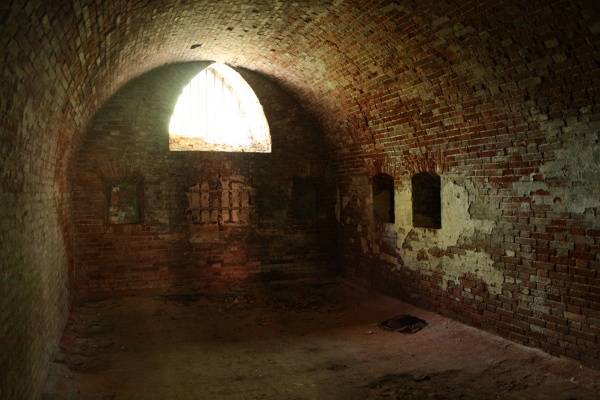 Внутри каземат Динабургской крепости