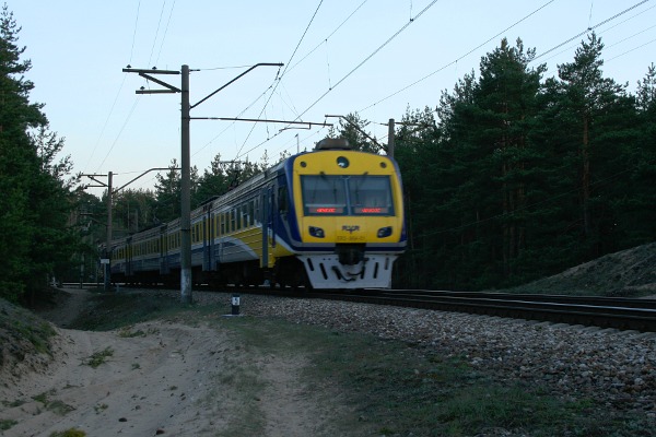 Электропоезд ЭР2-964 на перегоне Зиемельблазма – Вецаки